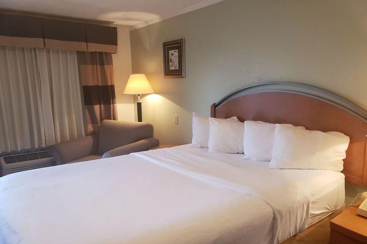 White Columns Inn Томсон Екстер'єр фото