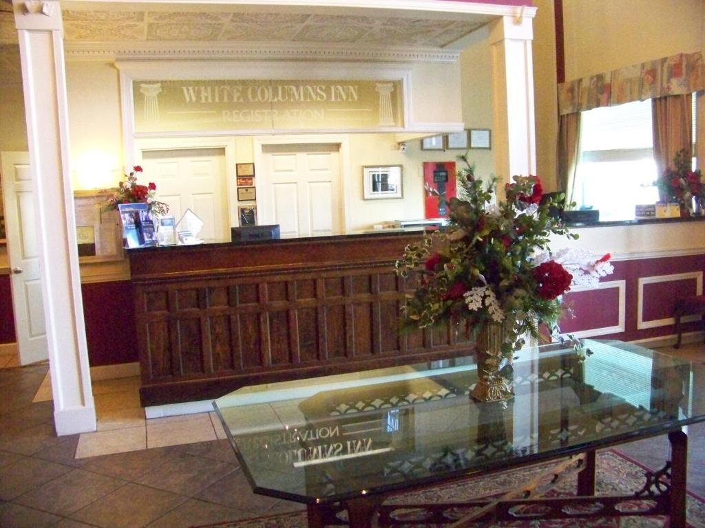 White Columns Inn Томсон Екстер'єр фото
