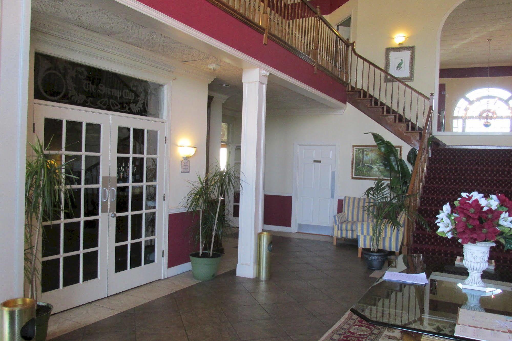 White Columns Inn Томсон Екстер'єр фото